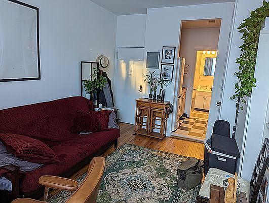 5th image of 323 E 9th St APT 5C