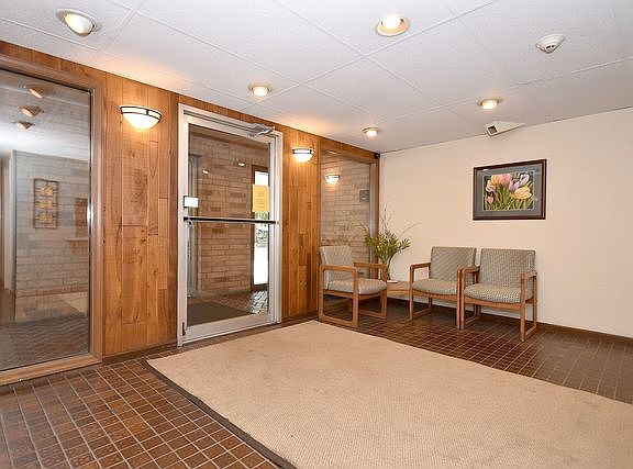 2nd image of 505 Redondo Dr APT 405