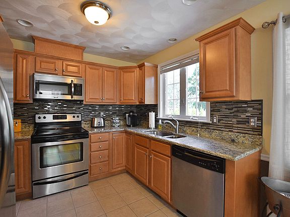 5th image of 13 Central St Unit 3