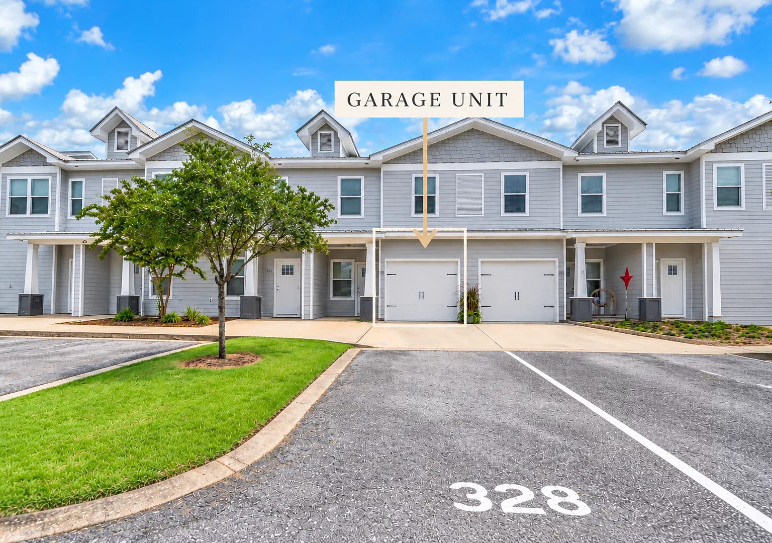 Date Palm Ln 328 - Savannah — Photo 1