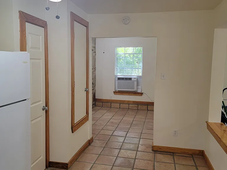 18422 Hilltop Dr — Photo 7