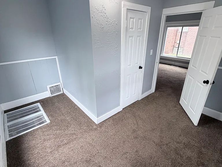 111 Arlington Ave NW — Photo 11