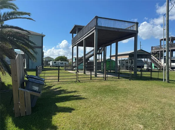 851 Trout Blvd, Crystal Beach, TX 77650