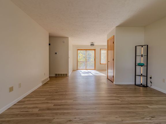 4th image of 4227 Summerhill Rd