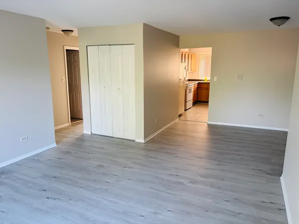 2229 Nichols Rd APT E, Arlington Heights, IL 60004