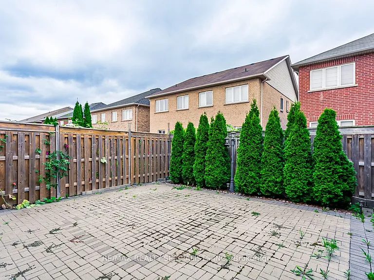 16 Evanwood Cres — Photo 22