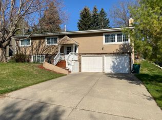 1208 E Coulee Rd, Bismarck, ND 58501