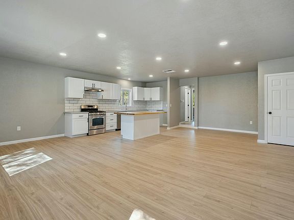4th image of 4601 Bonneville St