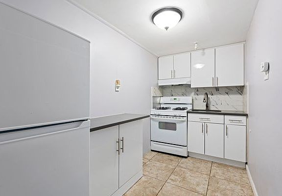 4th image of 50-35 41st St Floor 1