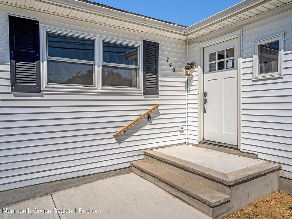 1st image of 746 Fischer Blvd