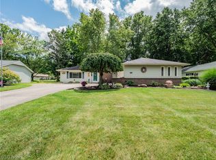 5227 Meadow Moss Ln, North Ridgeville, OH 44039