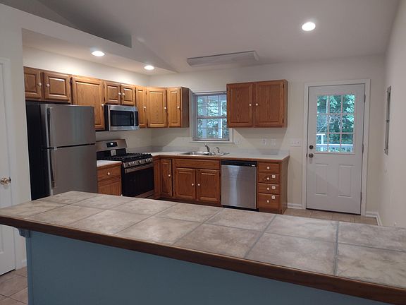 4th image of 8 Nottingham Ln