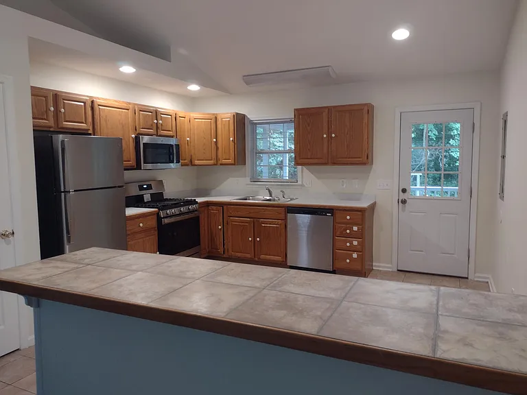 8 Nottingham Ln — Photo 4