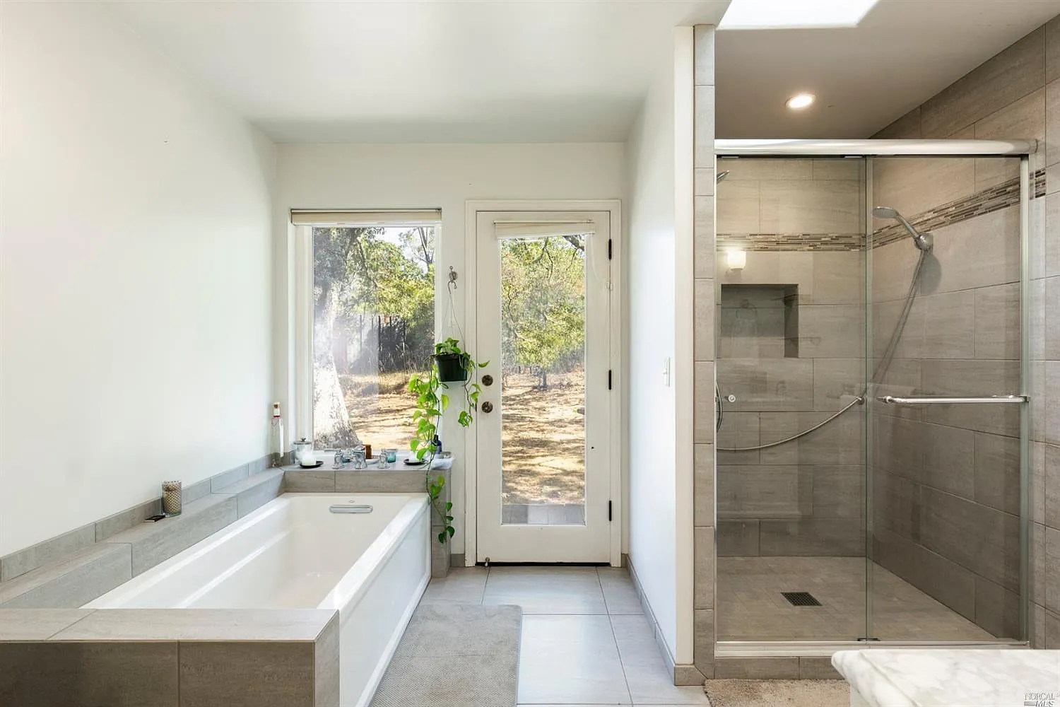 2 bed, 1250 sqft, $3,100 — Photo 3