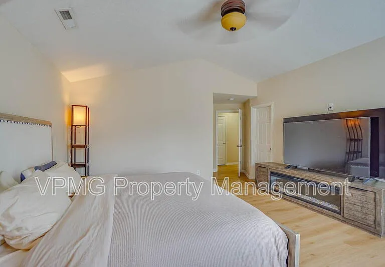 5906 NE 56th St — Photo 24