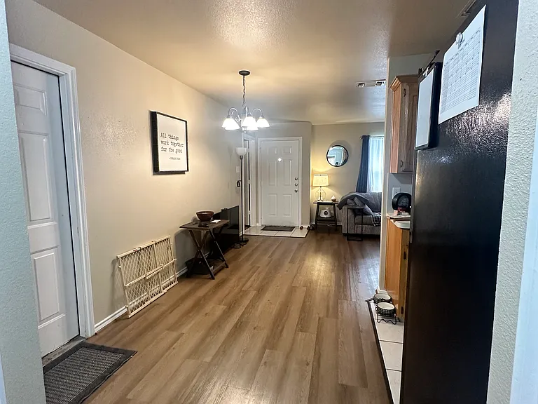 928 Austin Ct — Photo 2