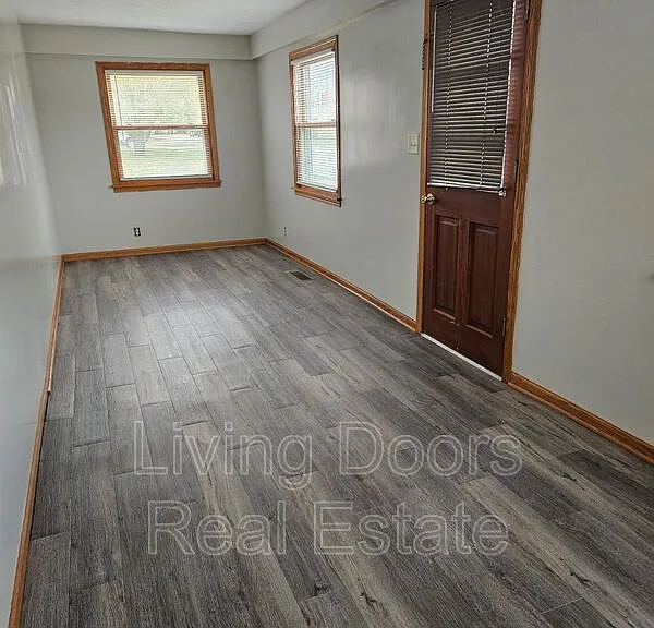 621 S Union Ave — Photo 10