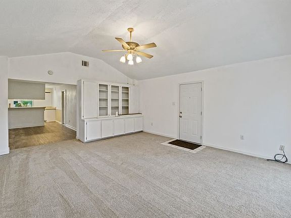 4th image of 412 Linda Ln