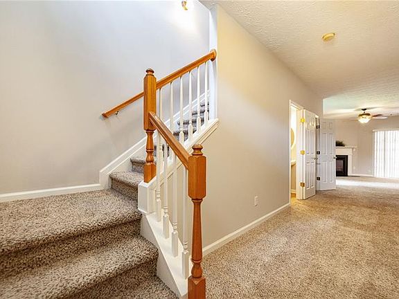 3rd image of 465 Lantern Wood Dr