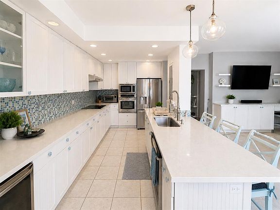 4th image of 200 Ocean Dr #231