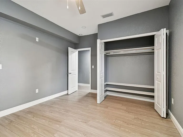 6810 N Navin Ave — Photo 71