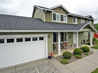 1957 NE Sunset Loop Dr, Roseburg, OR 97470