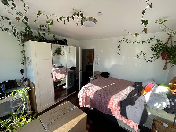 2nd image of 286 Stanhope St APT 3E