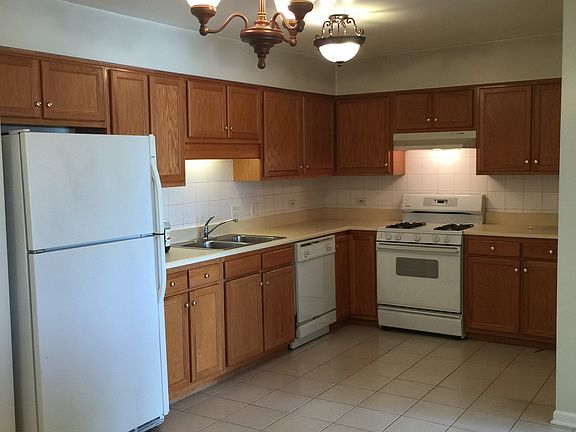 2nd image of 6463 N Northwest Hwy APT 302