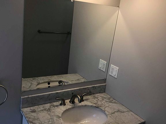 5th image of 131 Elwood Ave APT 2