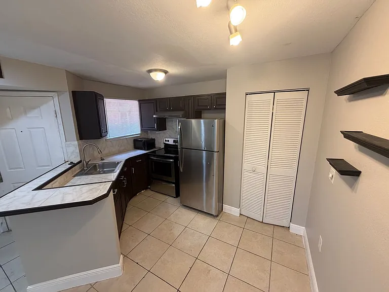 1916 Lake Atriums Cir #28 — Photo 5