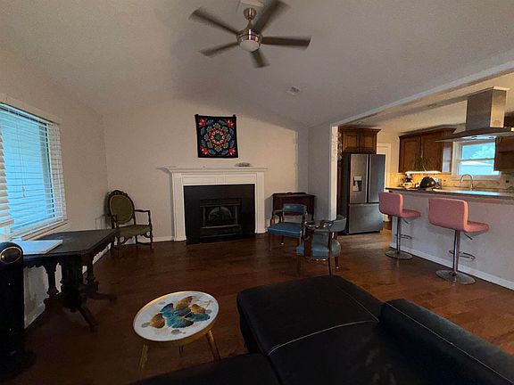 3rd image of 540 Gentian Rd