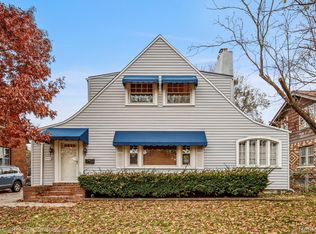 808 Barrington Rd, Grosse Pointe Park, MI 48230