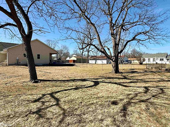 3rd image of 208 E Wilcox Way