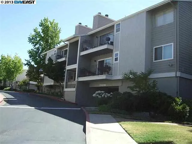 1077 Wesley Ct APT 2 photo 1