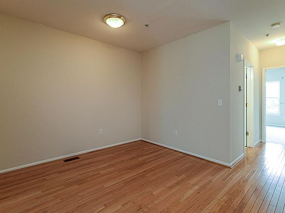 5th image of 1119 Freesia Ct