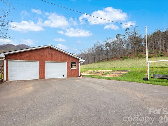 3rd image of 17 Boyd Cove Rd
