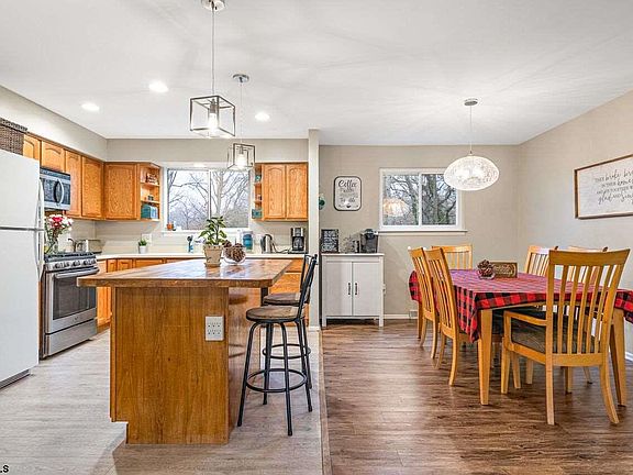 5th image of 115 Deerpath Dr
