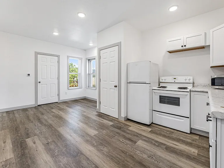 1245 Ph St — Photo 2