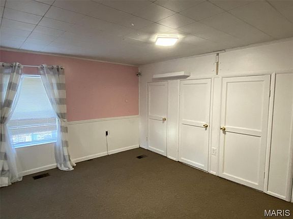 4th image of 10 E Washington St