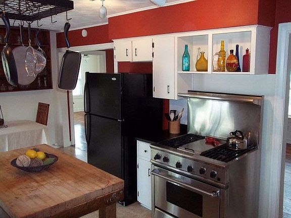4th image of 702 Maury St