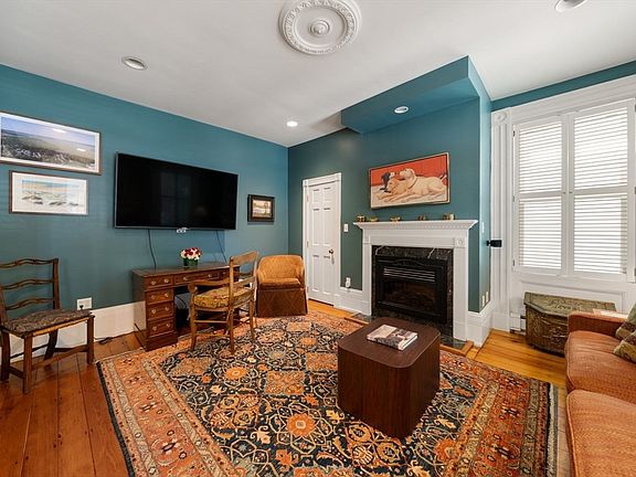 3rd image of 51 Chestnut St