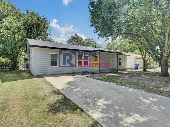 556 NW Lorna St