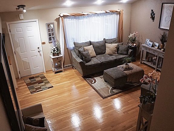3rd image of 9028 Sherry Ln