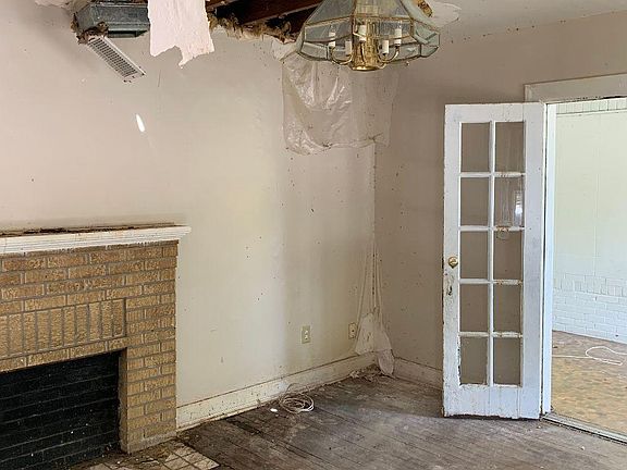 2nd image of 577 E 58th St