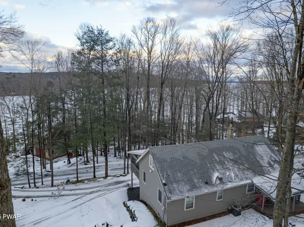 413 Lakeside Dr, Lakeville, PA 18438