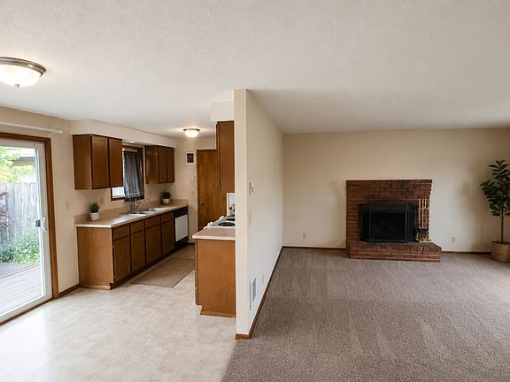 2nd image of 4463 Hilton Dr