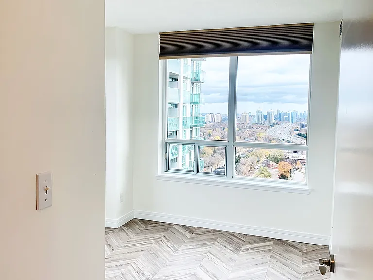 18 Harrison Garden Blvd #2504 — Photo 25