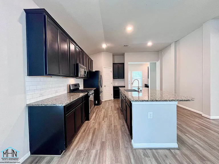 2307 Castello Way — Photo 13