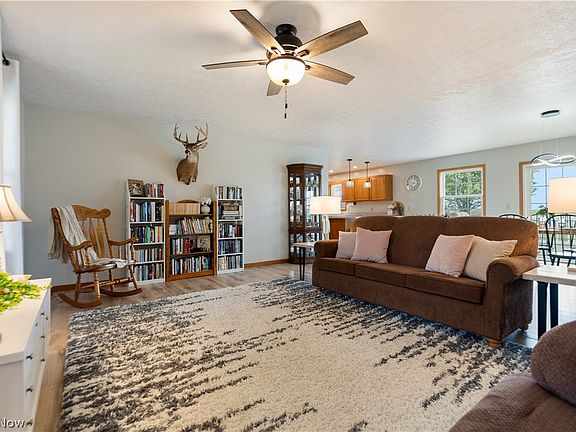 4th image of 9272 Andora Rd NE