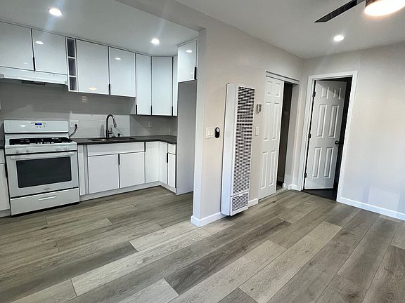 2nd image of 00-1007 E Ocean Blvd #12